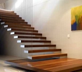 Ξύλινα Πατήματα από μασίφ Καρυδιά κρεμαστή με ανοξείδωτες ντίζες