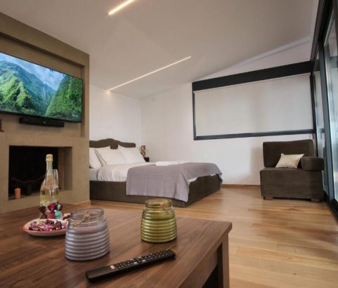 Ξύλινο Δάπεδο Μασιφ Δρυς Κολλητο Suites Alex
